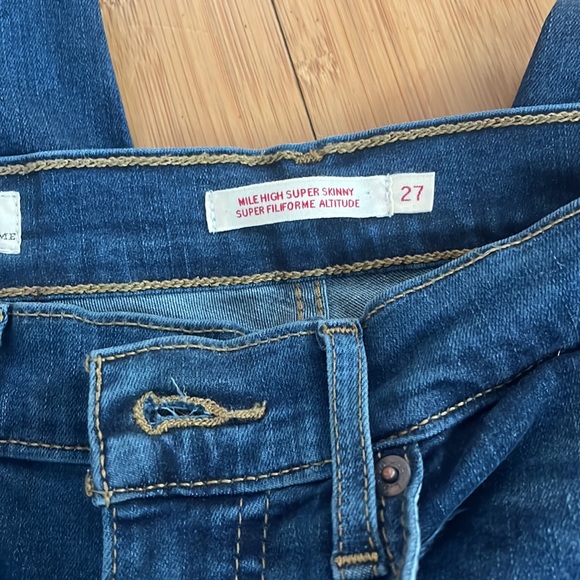 Levi mile high super skinny size 27 blue Jean. Never worn - Picture 2 of 3